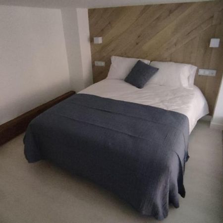 Vivienda Turistica Los Robles Tudela Exterior photo